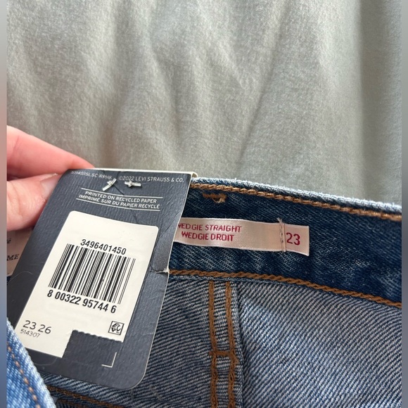 Levi’s Wedgie Straight, 23 waist - Picture 3 of 4